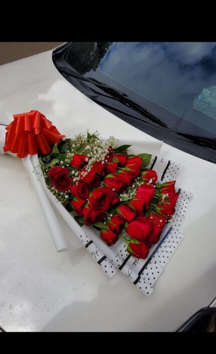 red roses flat bouquet